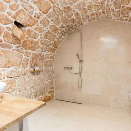 Misto Mit Whirlpool By Interhome Casa vacanze