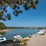 Misto Mit Whirlpool By Interhome Hébergement de vacances *